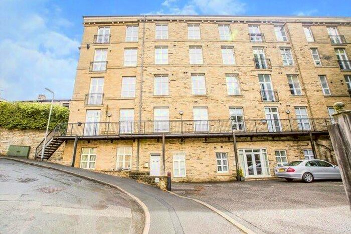 2 Bedroom Flat To Rent In Gratrix Lane, Sowerby Bridge, HX6