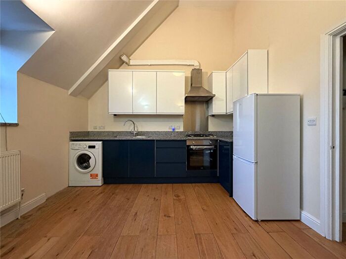 2 Bedroom Flat To Rent In High Street, London, N8