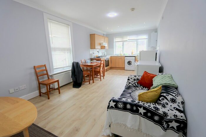 3 Bedroom Flat To Rent In Northlands Street, London, SE5