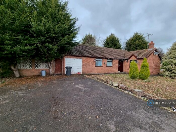 3 Bedroom Bungalow To Rent In Corfe Avenue, Peterborough, PE4