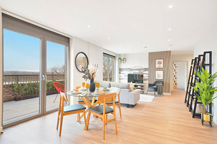 2 Bedroom Apartment To Rent In The Oakgate, KT22