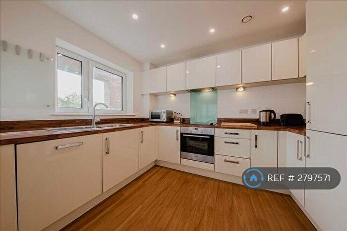 2 Bedroom Flat To Rent In Bessemer Lodge, Oakgrove, Milton Keynes, MK10