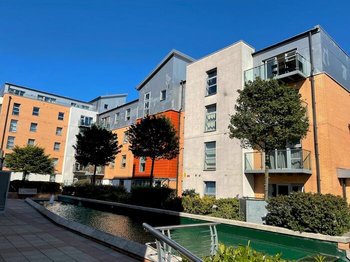 2 Bedroom Flat To Rent In Queen Mary Avenue, London, E18