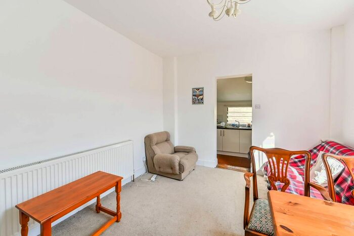 2 Bedroom Flat To Rent In Vaughan Road, Camberwell, London, SE5
