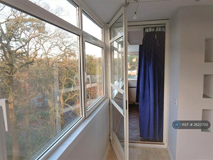 2 Bedroom Flat To Rent In Bassett Avenue, Southampton, SO16