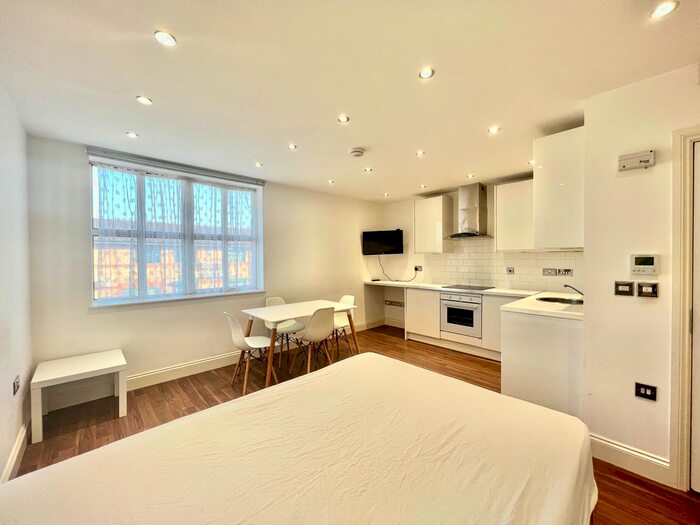 Studio To Rent In Central Business Centre, Great Central Way, London, NW10