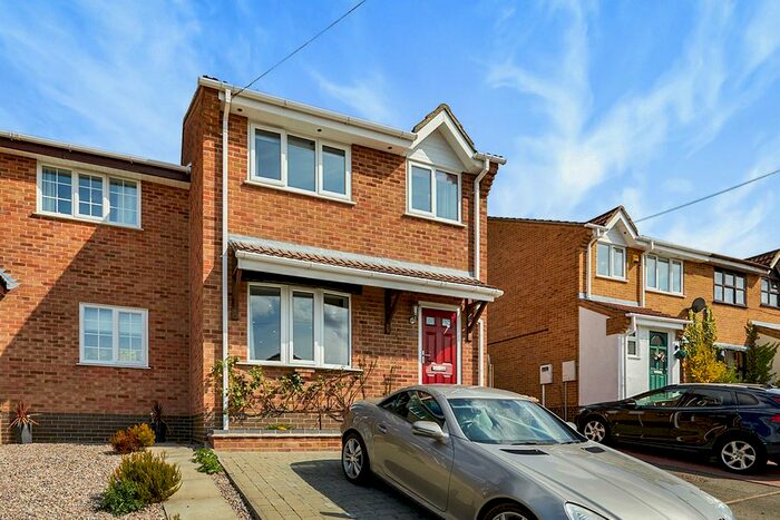 3 Bedroom Semi-Detached House To Rent In Greenlands, Midway, Swadlincote, Derbyshire, DE11