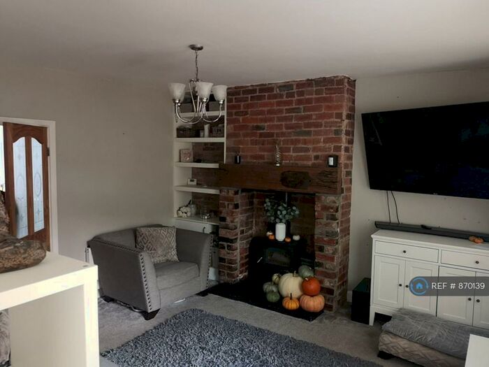 3 Bedroom Semi-Detached House To Rent In Gregg House Road, Sheffield, S5