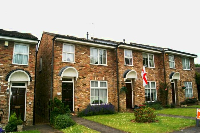 3 Bedroom End Of Terrace House To Rent In Holmsdale Close, Iver, Buckinghamshire, SL0