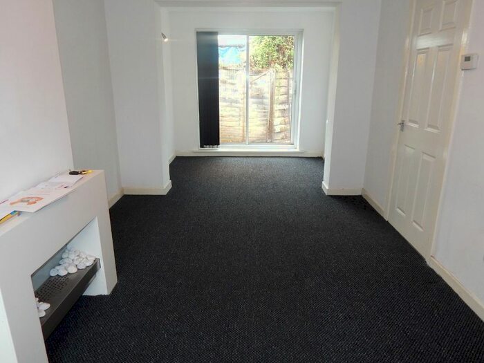 2 Bedroom Semi-Detached House To Rent In Chapel Avenue, Heckmondwike, WF16