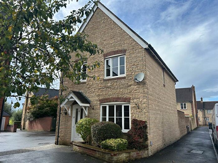 3 Bedroom Detached House To Rent In Weatherbury Road, Gillingham, SP8