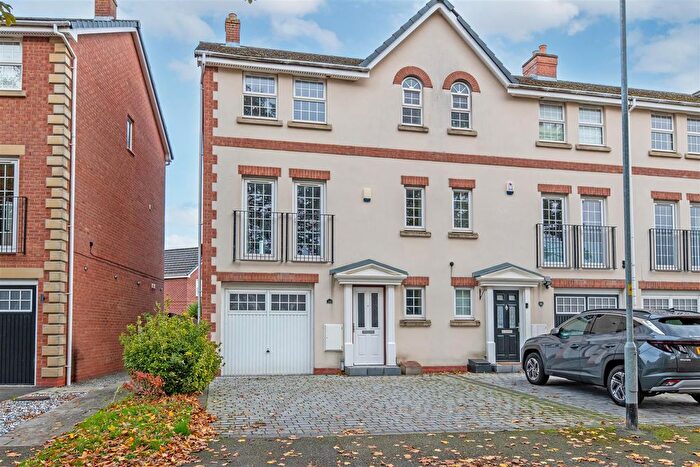 4 Bedroom Town House For Sale In Stanbridge Close, Great Sankey, Warrington, WA5
