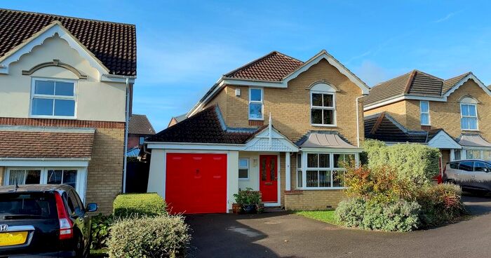 4 Bedroom Detached House To Rent In Spinney Oak, Clarendon Gate, Ottershaw, Chertsey, KT16