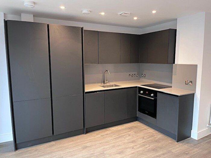 3 Bedroom Flat To Rent In Holden Road, Woodside Park, N12
