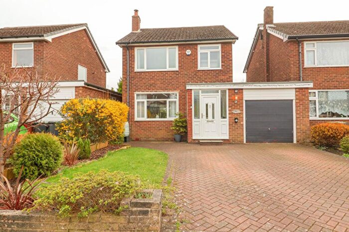 3 Bedroom Link Detached House For Sale In Lower Barn Road, Hadfield, SK13