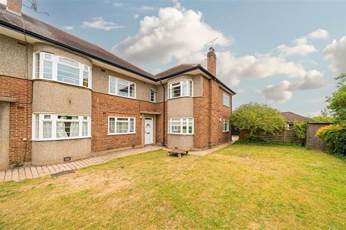 2 Bedroom Flat For Sale In Kingston Close, Teddington, TW11