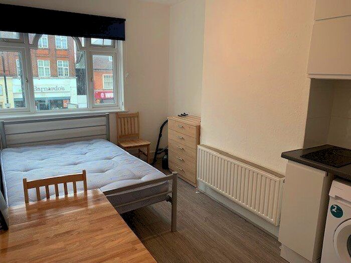 Studio To Rent In High Street, Ruislip, HA4