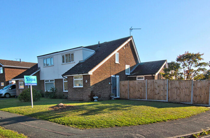 4 Bedroom Semi-Detached House For Sale In Chatsworth Drive, Ipswich, IP4