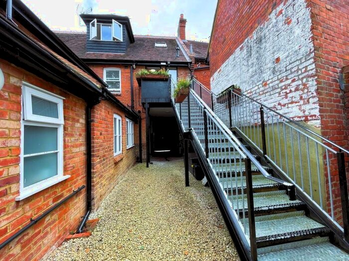 Studio To Rent In Wargrave, Reading, RG10