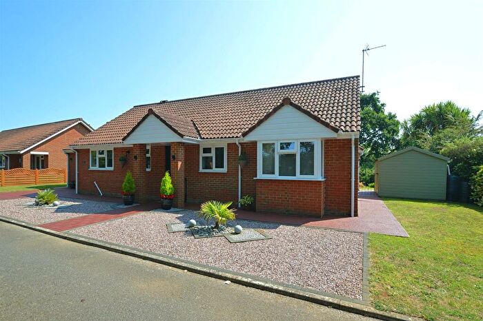 3 Bedroom Detached Bungalow For Sale In Beautiful Gardens * Apse Heath, PO36
