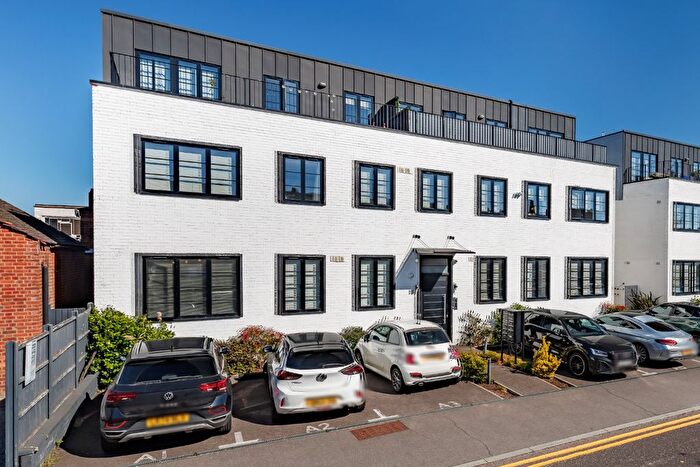 1 Bedroom Flat For Sale In Maybank Road, South Woodford, E18