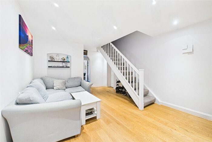 4 Bedroom Semi-Detached House To Rent In Verey Close, Twyford, Reading, Berkshire, RG10