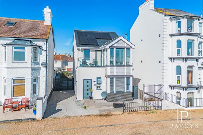 3 Bedroom House For Sale In Southcliff Parade, Walton On The Naze, CO14