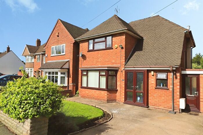 3 Bedroom Detached House For Sale In Central Avenue, Bilston, WV14