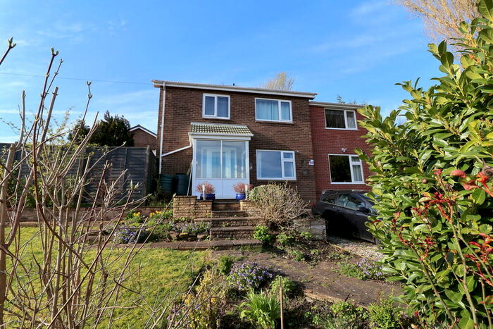 4 Bedroom Link Detached House To Rent In Pennine Road, Simmondley, Glossop, SK13