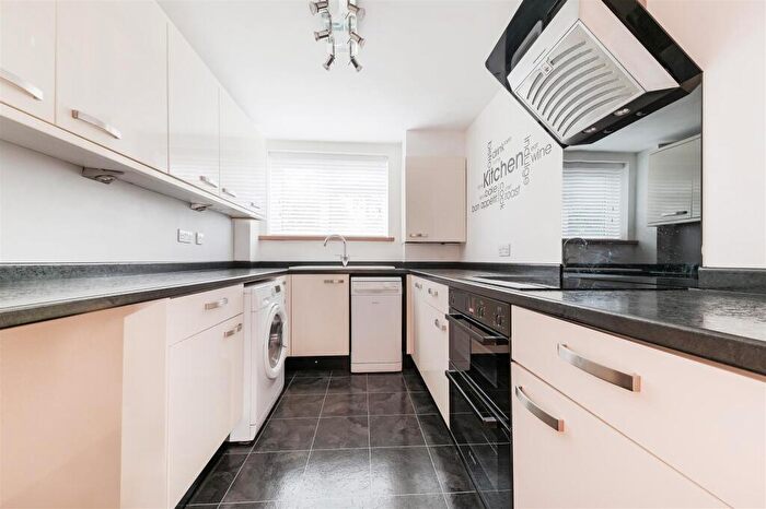 3 Bedroom Apartment To Rent In Woodmansterne Lane, Banstead, SM7