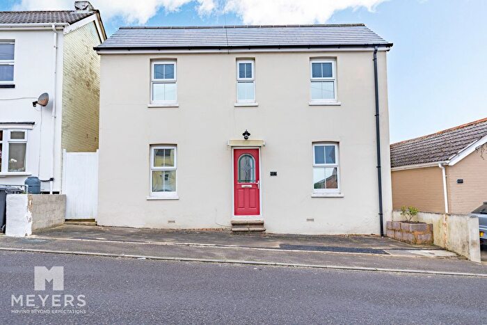 3 Bedroom Detached House For Sale In Albert Road, Poole, BH12