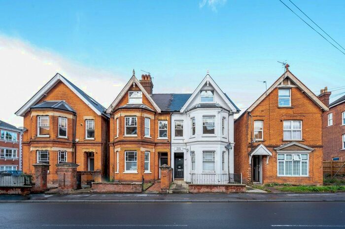 1 Bedroom Flat To Rent In York Road, Guildford, GU1