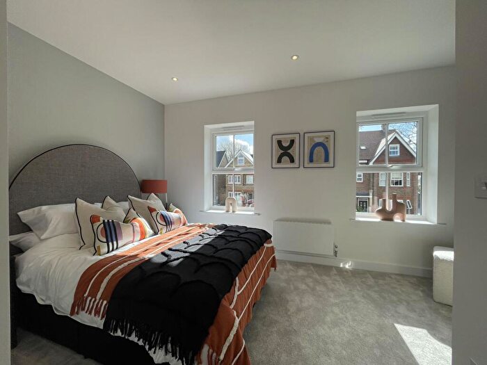 3 Bedroom Flat To Rent In Albright Gardens, Walton On Thames, KT12
