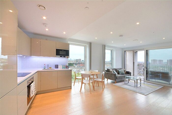 1 Bedroom Flat To Rent In South Gardens, Elephant &amp; Castle, SE17