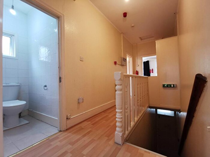 2 Bedroom Apartment To Rent In Kings Road, London, NW10