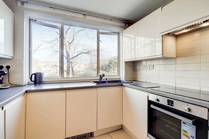 2 Bedroom Flat For Sale In O'Leary Square, Stepney, London, E1