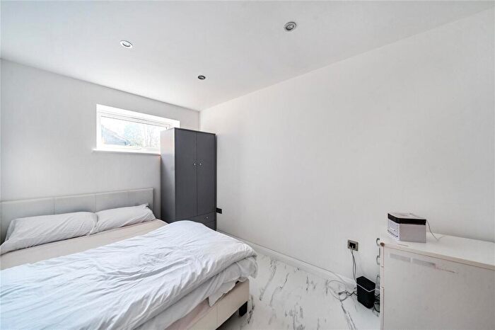 5 Bedroom Detached House To Rent In Aldershot Road, Fleet, Hampshire, GU51
