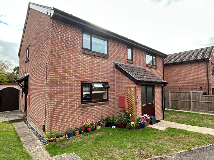 1 Bedroom Flat For Sale In Clover Drive, Creekmoor, Poole, Dorset, BH17