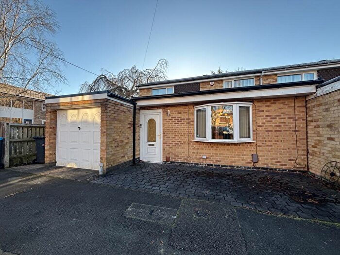 3 Bedroom End Of Terrace House To Rent In Queensferry Gardens, Allenton, DE24