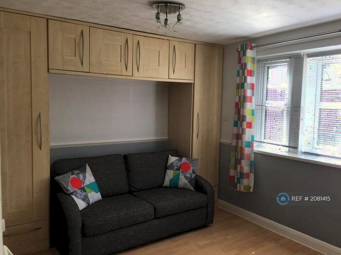 Studio To Rent In Mercers Row, St. Albans, AL1