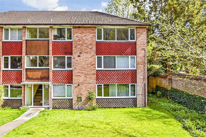2 Bedroom Flat For Sale In High Trees Close, Caterham, Surrey, CR3