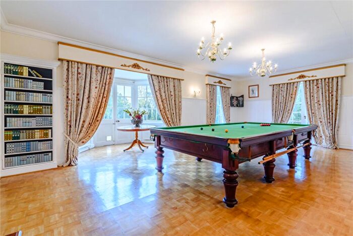 8 Bedroom Semi-Detached House For Sale In Bath Road, Kiln Green, Berkshire, RG10