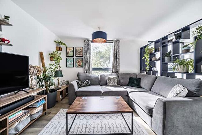 2 Bedroom Flat For Sale In Queens House, Twickenham, London, TW1