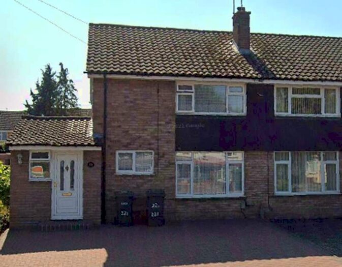 3 Bedroom Property To Rent In 3 Bedroom Semi-detached House - Toddington Road, LU4