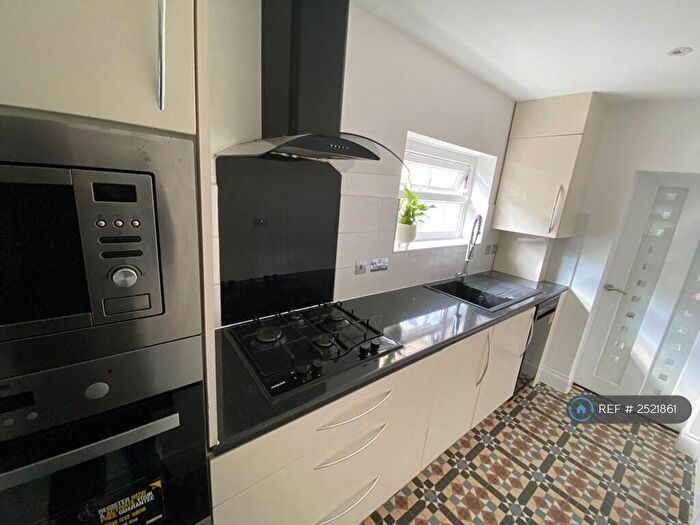 2 Bedroom End Of Terrace House To Rent In Highgrove Terrace, Reading, RG1