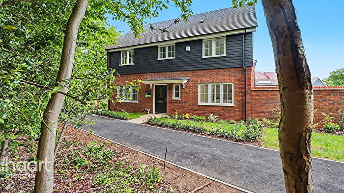 3 Bedroom Detached House For Sale In Molyneaux Avenue, Bovingdon Village, HP3