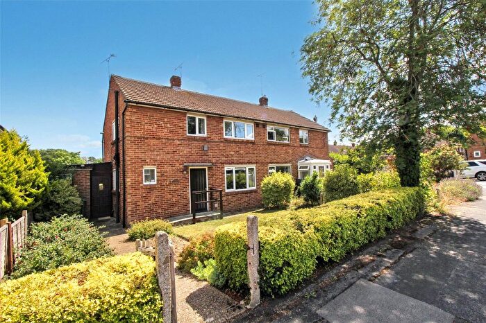 3 Bedroom Semi-Detached House For Sale In Elmwood Close, Alton, Hampshire, GU34