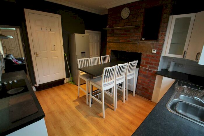 5 Bedroom Terraced House To Rent In Newport View, Burley, Leeds, LS6