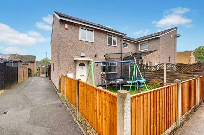 3 Bedroom Semi Detached House For Sale In Downing Gardens, Nottingham, NG6