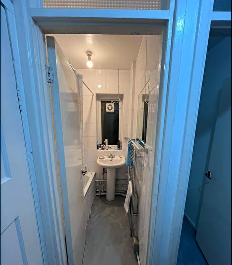 1 Bedroom Flat To Rent In High Trees, London, SW2